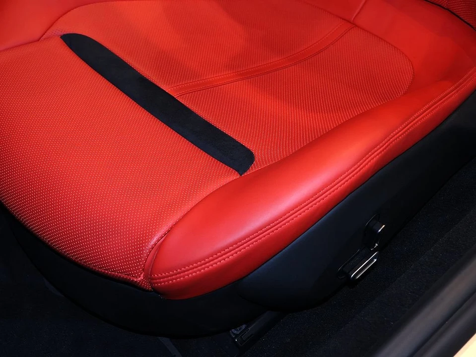 2025 Ferrari Roma Spider - Image 24 of 31