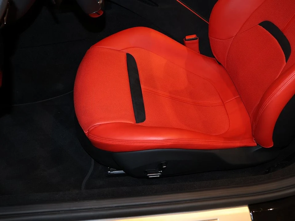 2025 Ferrari Roma Spider - Image 23 of 31