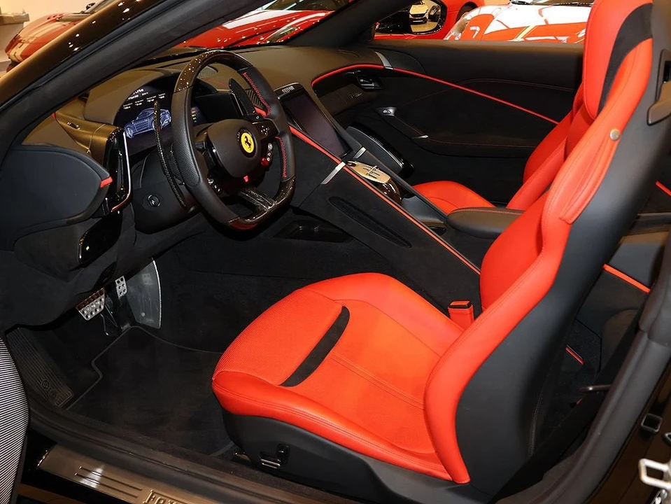 2025 Ferrari Roma Spider - Image 4 of 31