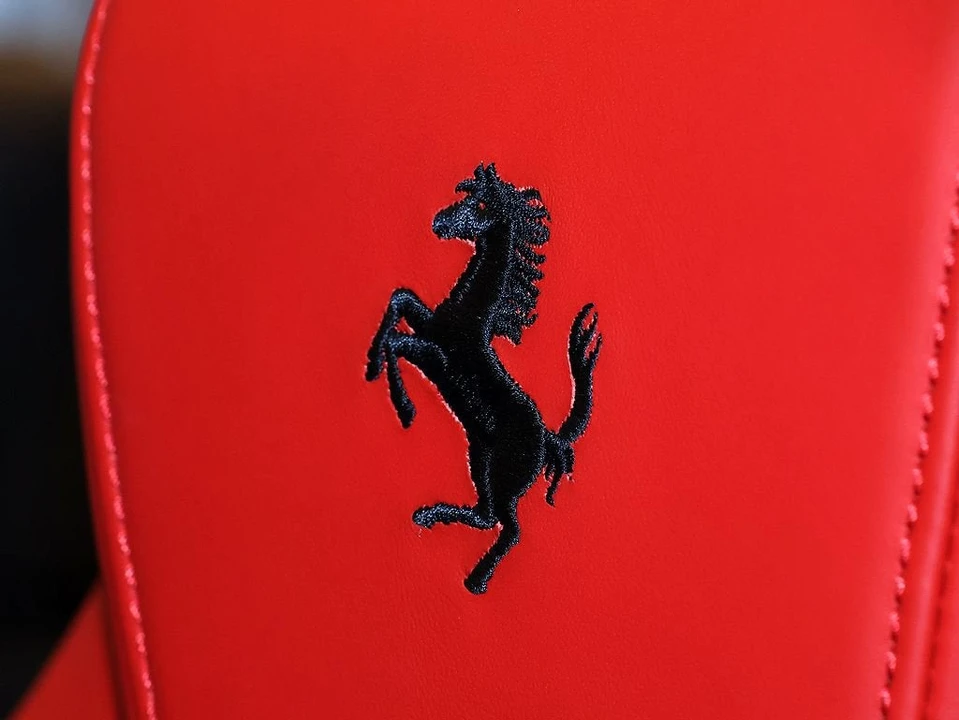 2025 Ferrari Roma Spider - Image 29 of 31