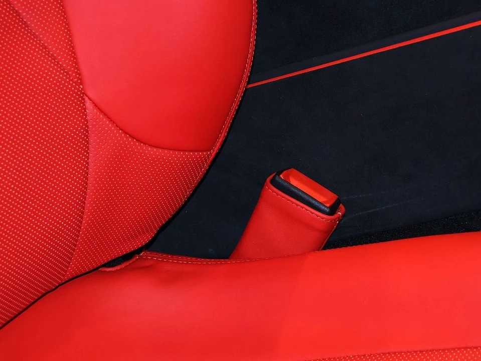 2025 Ferrari Roma Spider - Image 14 of 31