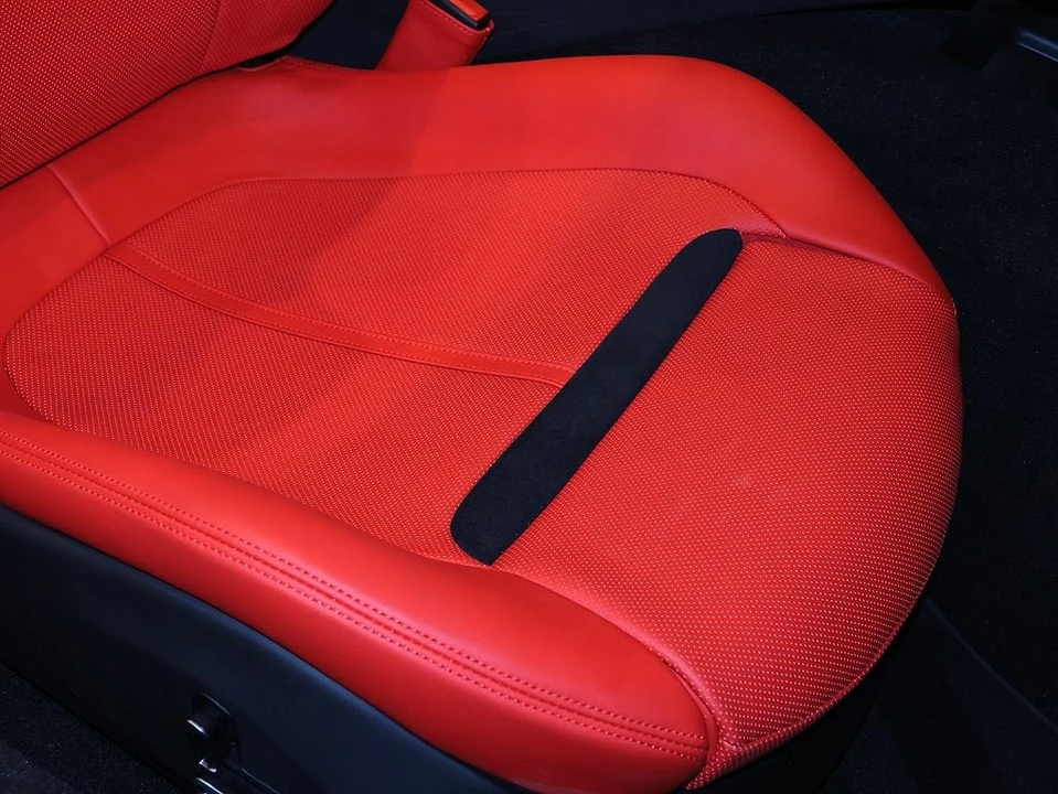 2025 Ferrari Roma Spider - Image 13 of 31