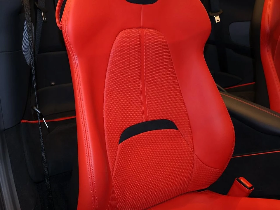 2025 Ferrari Roma Spider - Image 16 of 31