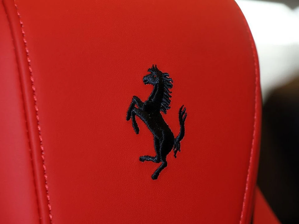 2025 Ferrari Roma Spider - Image 18 of 31