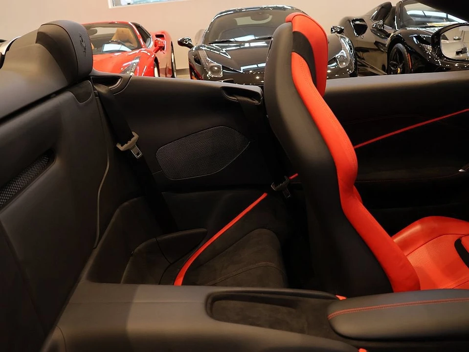 2025 Ferrari Roma Spider - Image 21 of 31