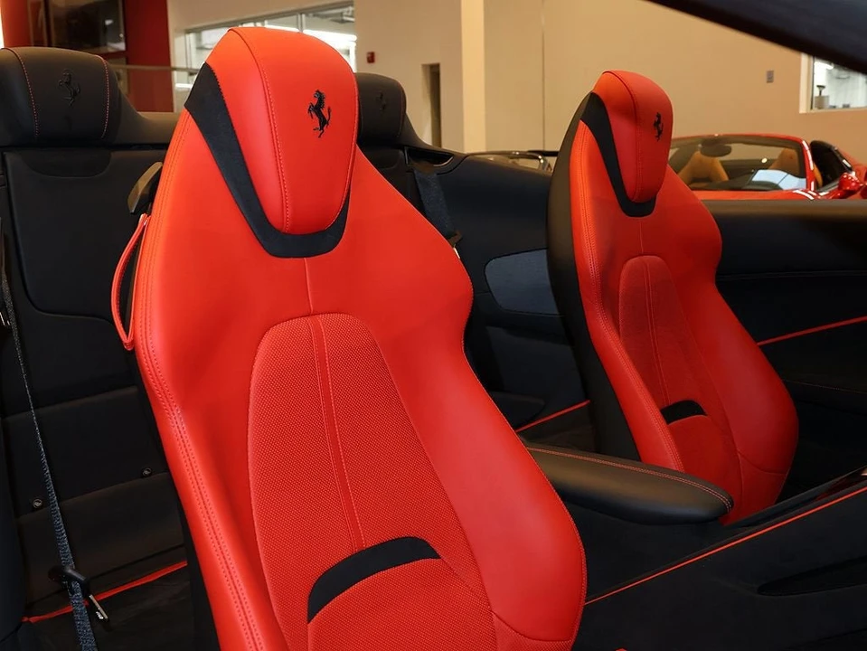 2025 Ferrari Roma Spider - Image 15 of 31