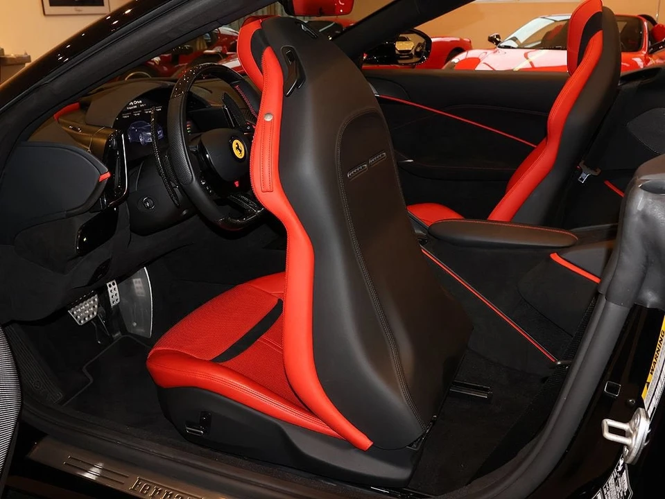 2025 Ferrari Roma Spider - Image 30 of 31