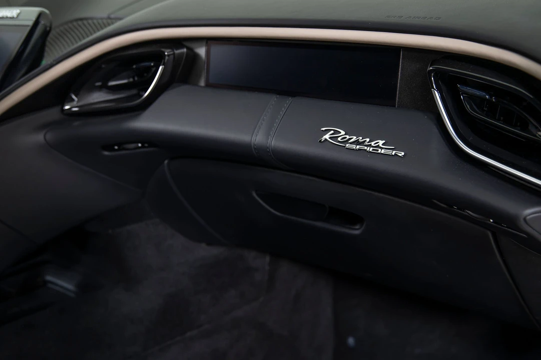 2025 Ferrari Roma Spider - Image 16 of 31