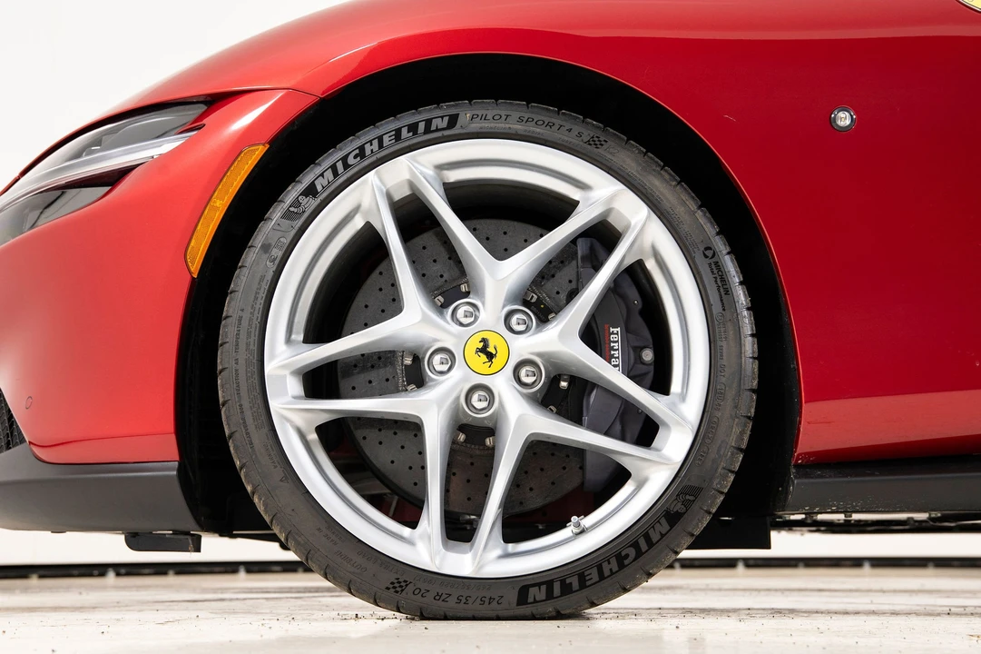 2025 Ferrari Roma Spider - Image 17 of 31