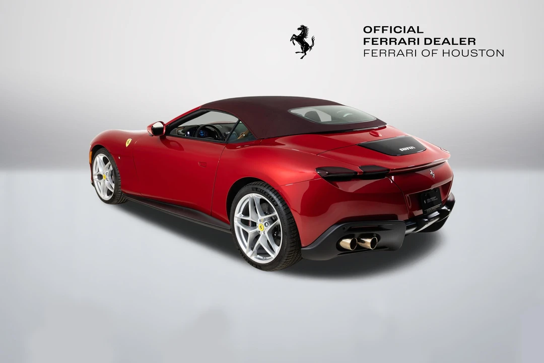 2025 Ferrari Roma Spider - Image 24 of 31