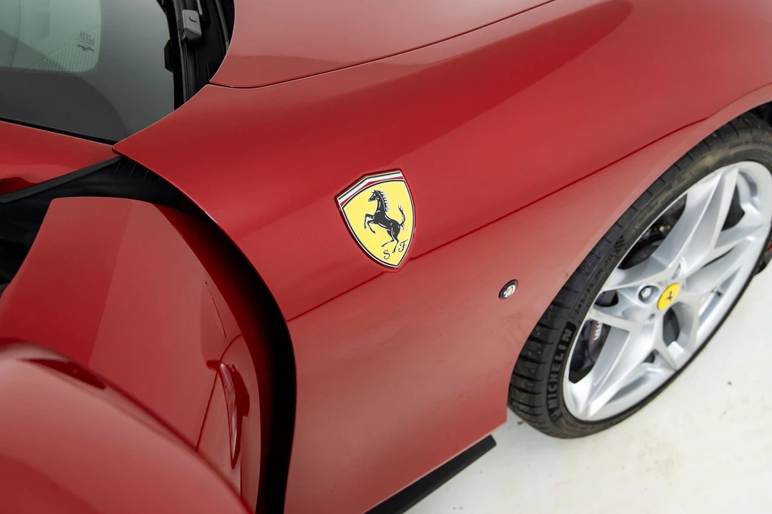 2025 Ferrari Roma Spider - Image 31 of 31