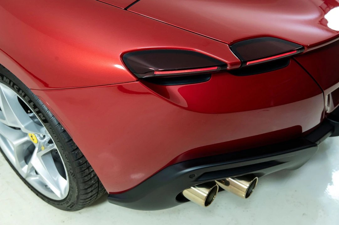 2025 Ferrari Roma Spider - Image 29 of 31