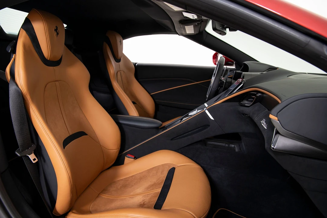 2025 Ferrari Roma Spider - Image 12 of 31