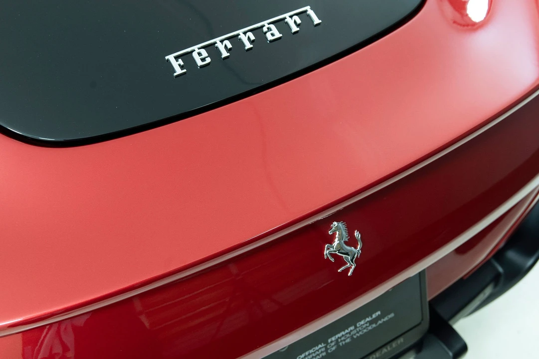 2025 Ferrari Roma Spider - Image 30 of 31