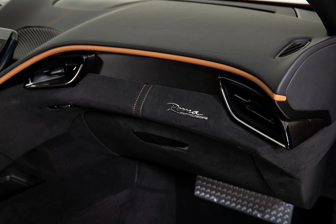 2025 Ferrari Roma Spider - Image 15 of 31