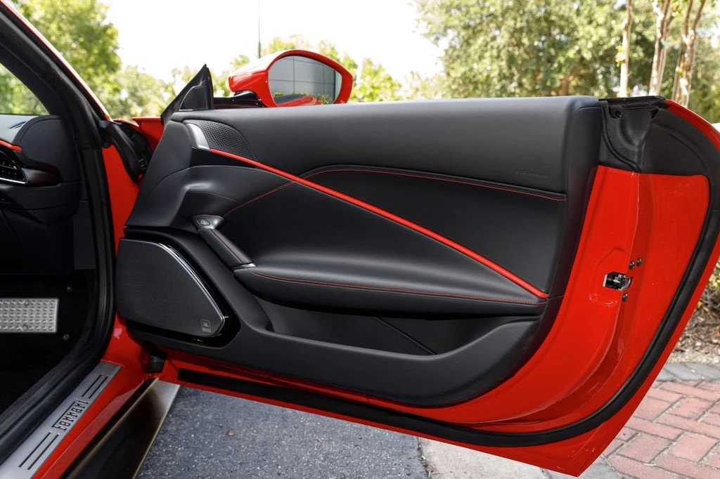 2025 Ferrari Roma Spider - Image 16 of 31