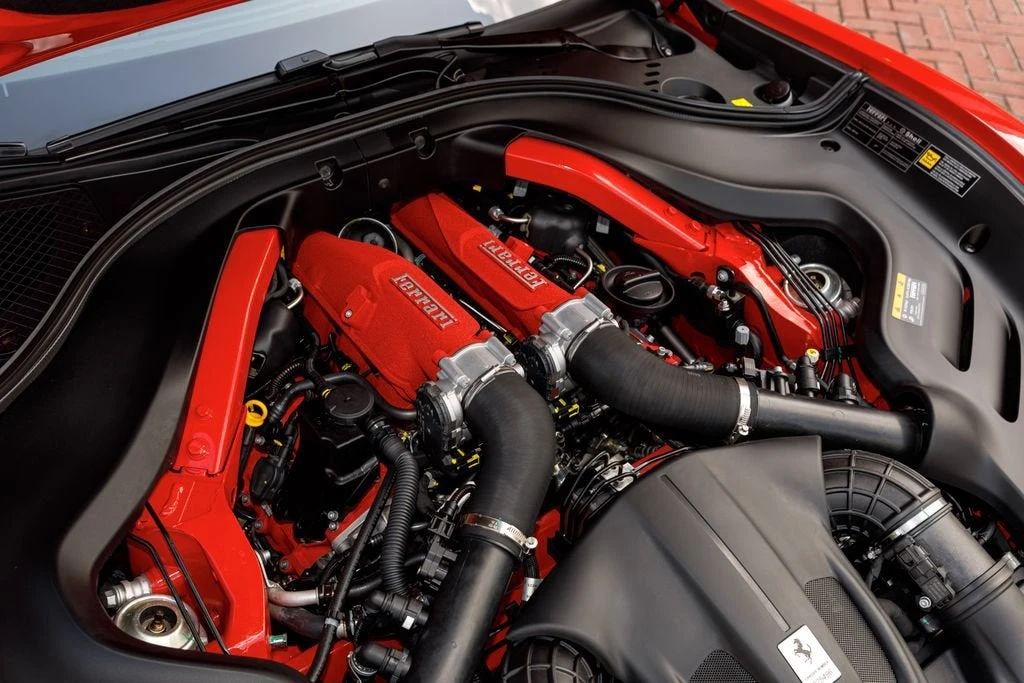 2025 Ferrari Roma Spider - Image 11 of 31