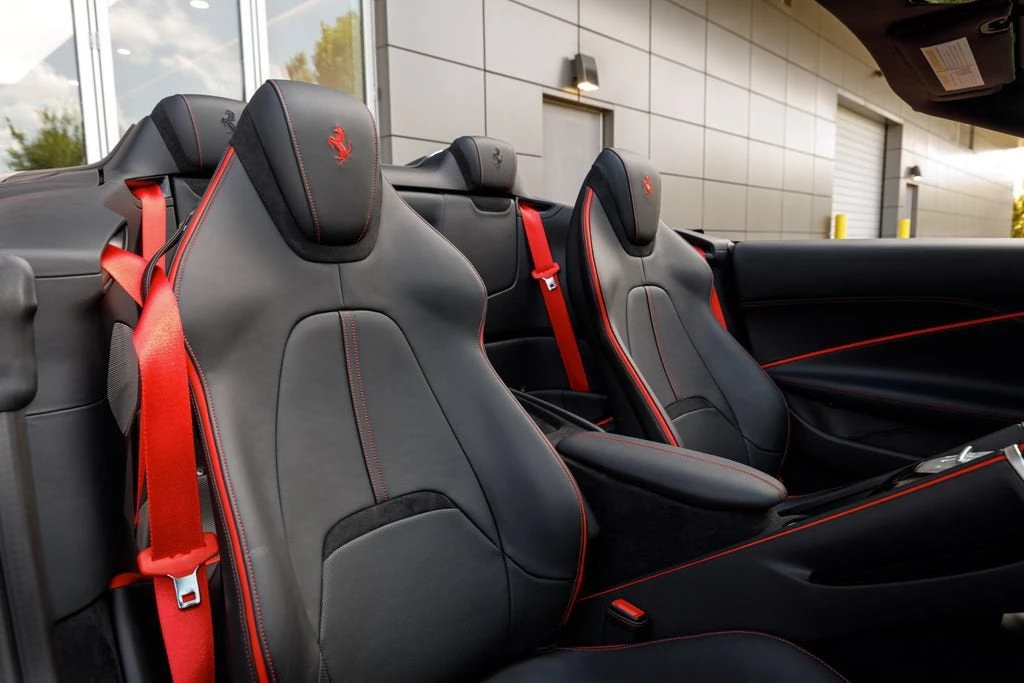 2025 Ferrari Roma Spider - Image 13 of 31