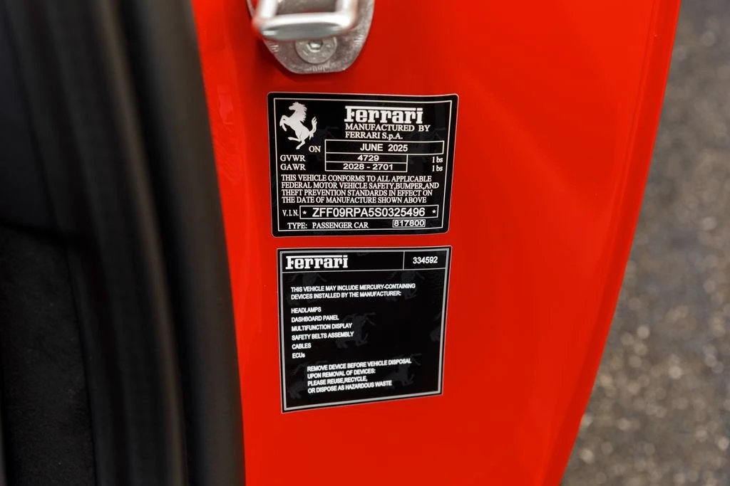 2025 Ferrari Roma Spider - Image 22 of 31