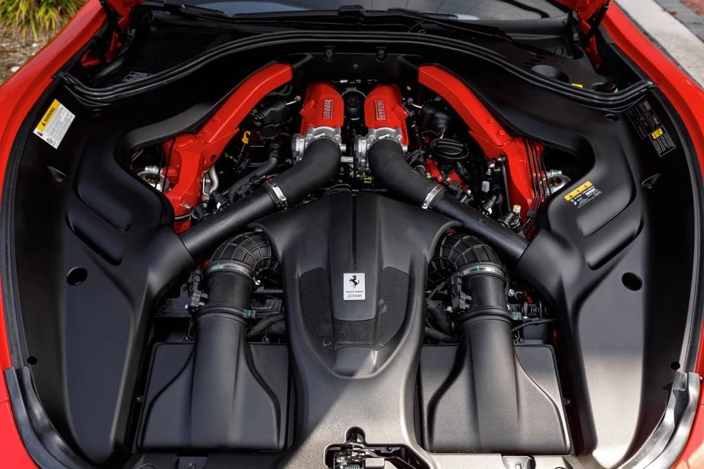 2025 Ferrari Roma Spider - Image 12 of 31