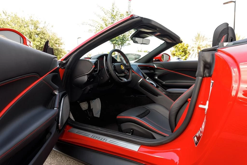 2025 Ferrari Roma Spider - Image 24 of 31