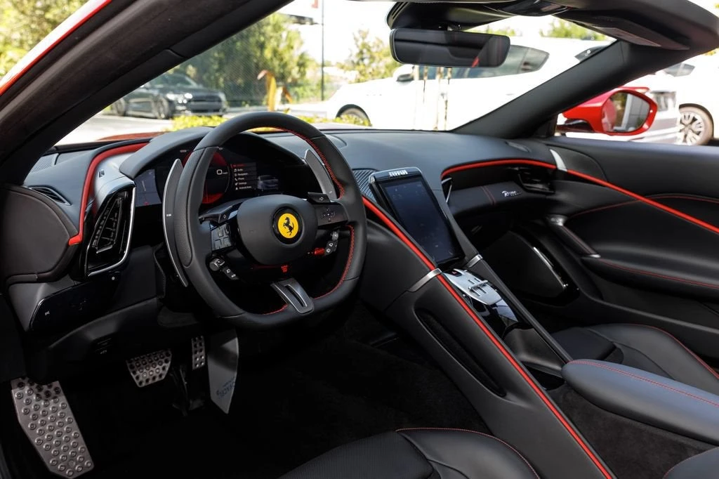 2025 Ferrari Roma Spider - Image 26 of 31