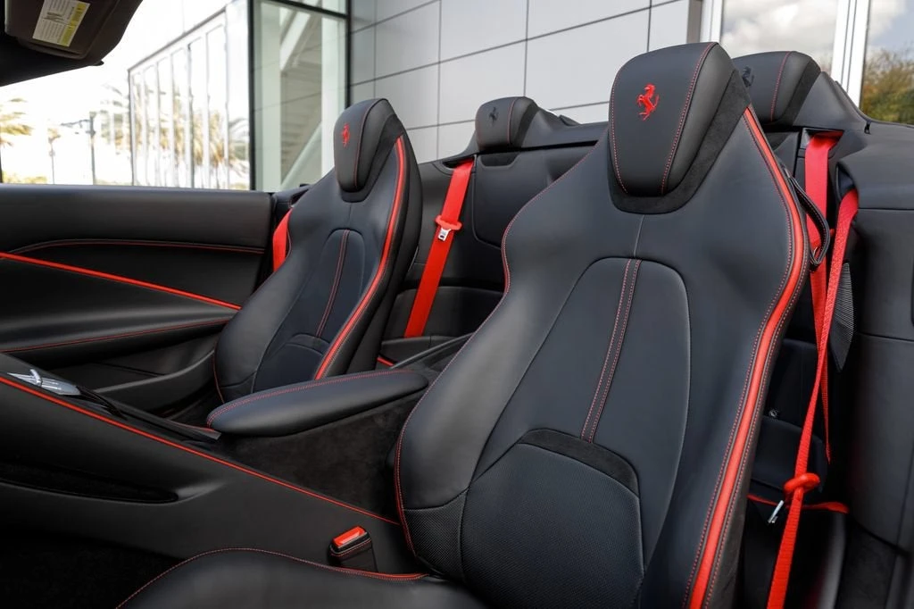 2025 Ferrari Roma Spider - Image 10 of 31