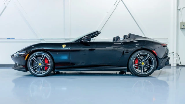2025 Ferrari Roma Spider - Image 14 of 16