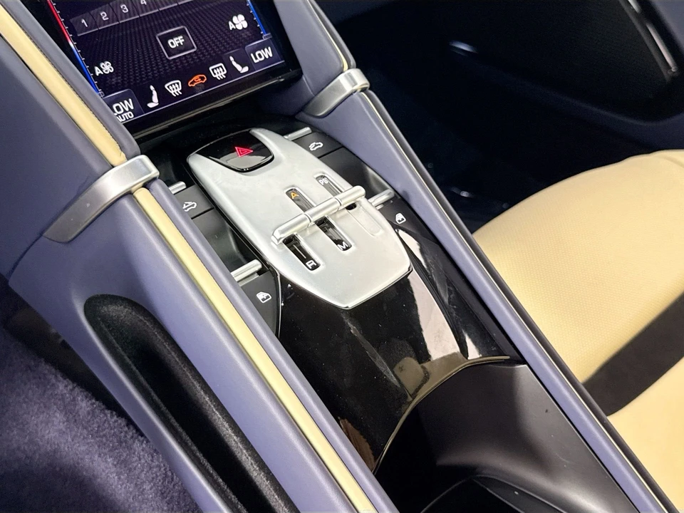 2025 Ferrari Roma Spider - Image 15 of 31