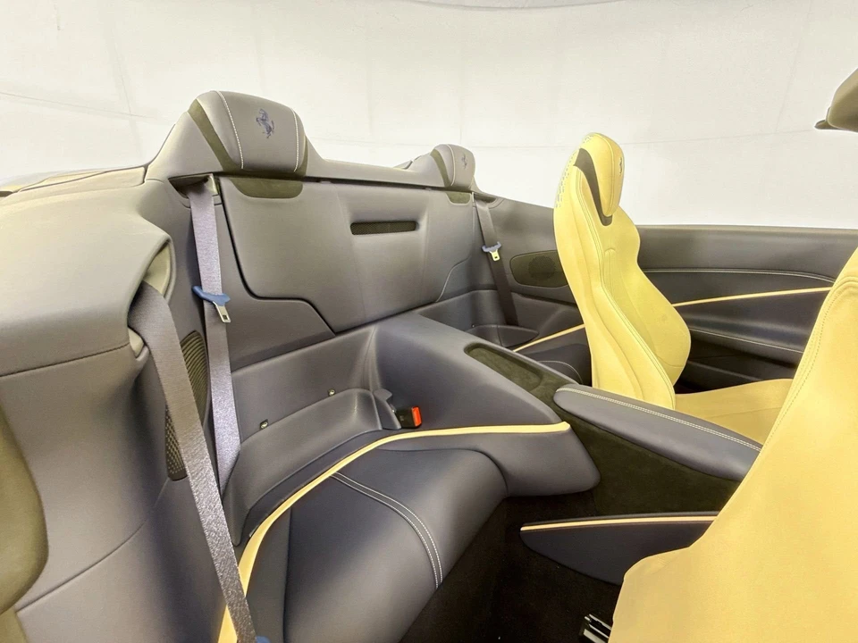 2025 Ferrari Roma Spider - Image 22 of 31
