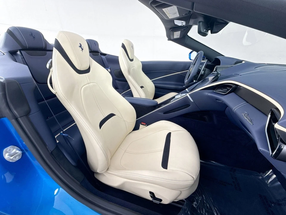 2025 Ferrari Roma Spider - Image 23 of 31