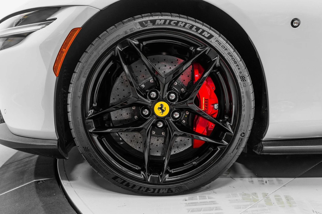 2025 Ferrari Roma Spider - Image 13 of 31