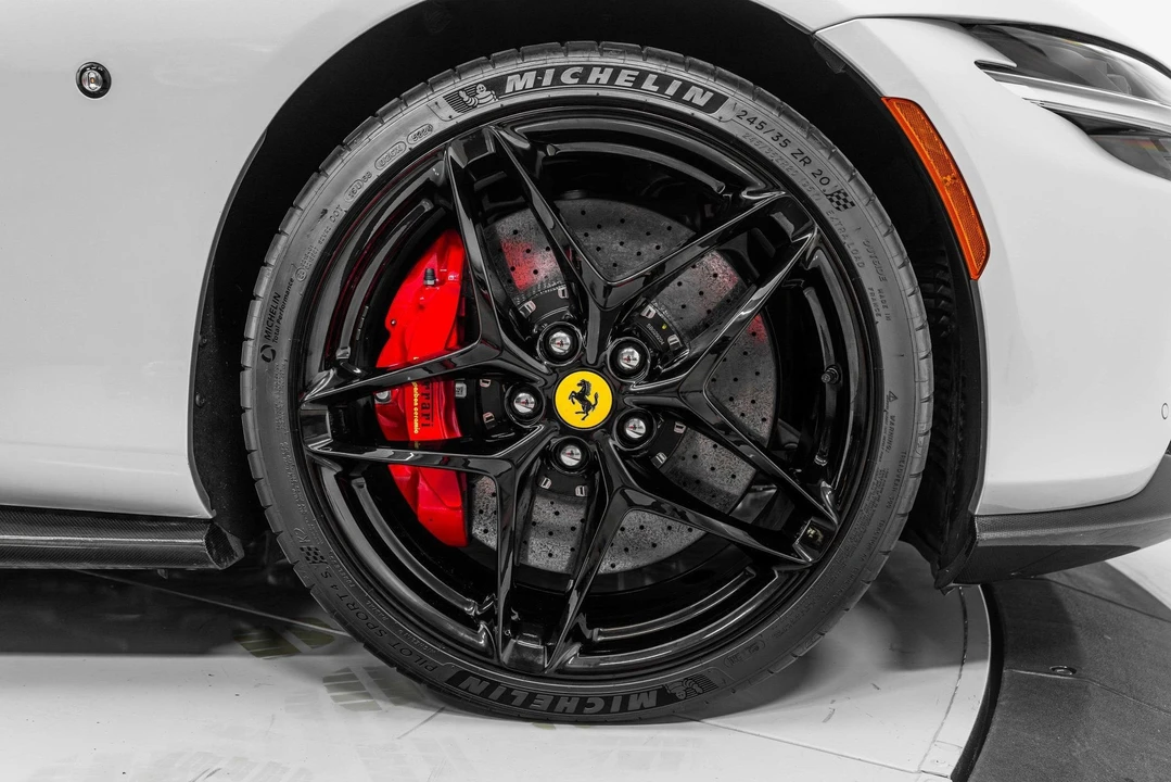 2025 Ferrari Roma Spider - Image 16 of 31