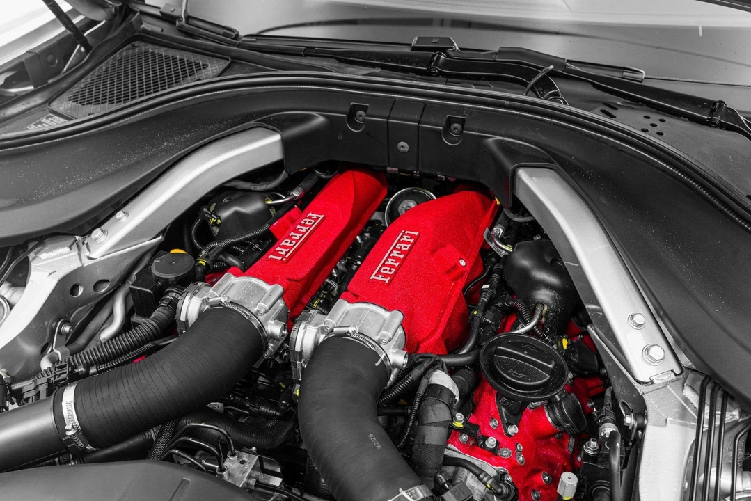 2025 Ferrari Roma Spider - Image 21 of 31