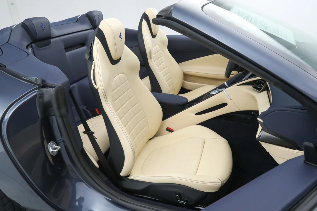 2025 Ferrari Roma Spider - Image 22 of 31