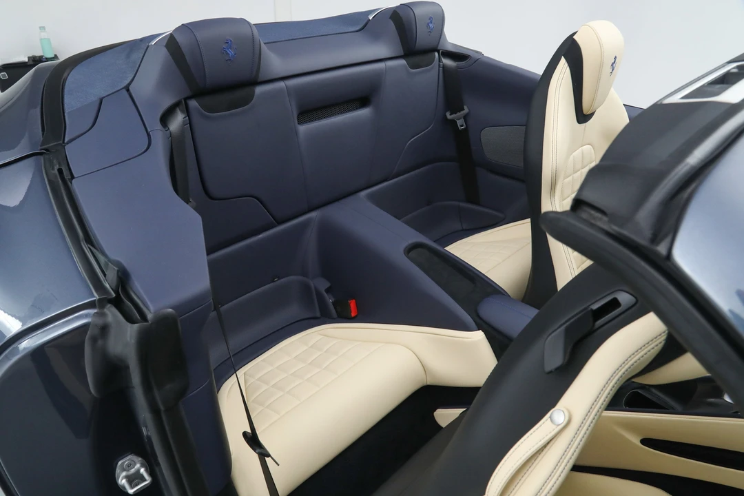 2025 Ferrari Roma Spider - Image 23 of 31