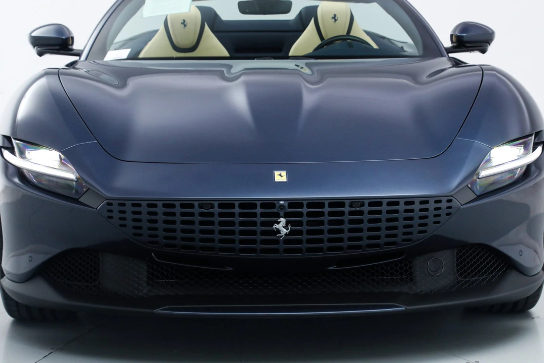 2025 Ferrari Roma Spider - Image 13 of 31