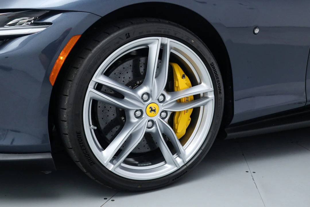 2025 Ferrari Roma Spider - Image 15 of 31