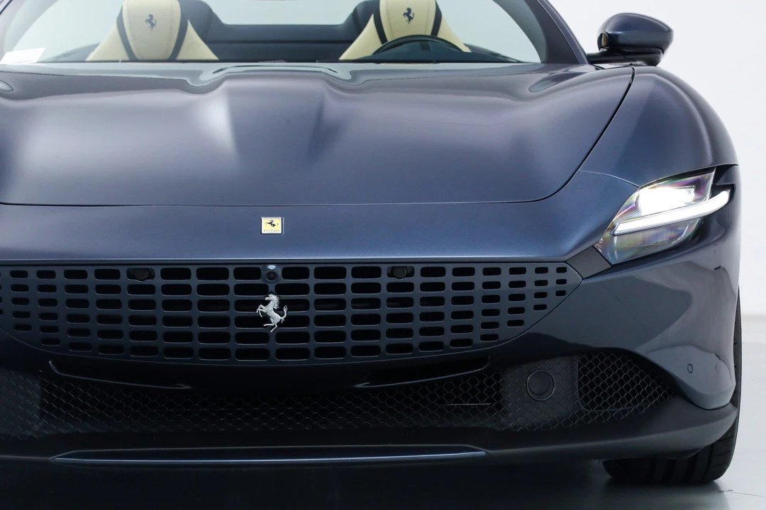 2025 Ferrari Roma Spider - Image 14 of 31