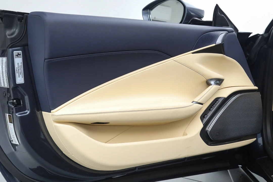 2025 Ferrari Roma Spider - Image 26 of 31