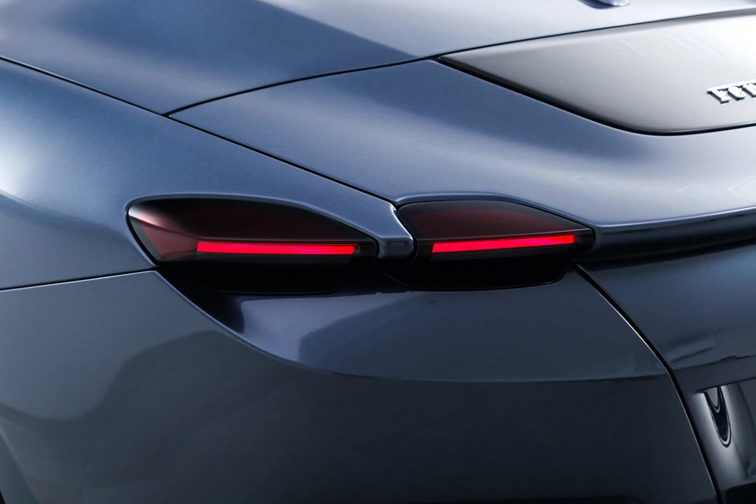 2025 Ferrari Roma Spider - Image 17 of 31