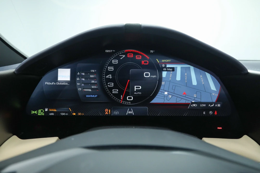 2025 Ferrari Roma Spider - Image 28 of 31