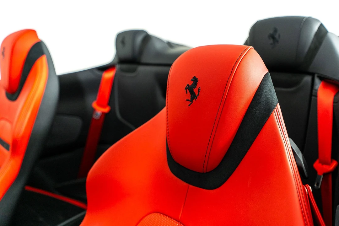 2025 Ferrari Roma Spider - Image 17 of 31