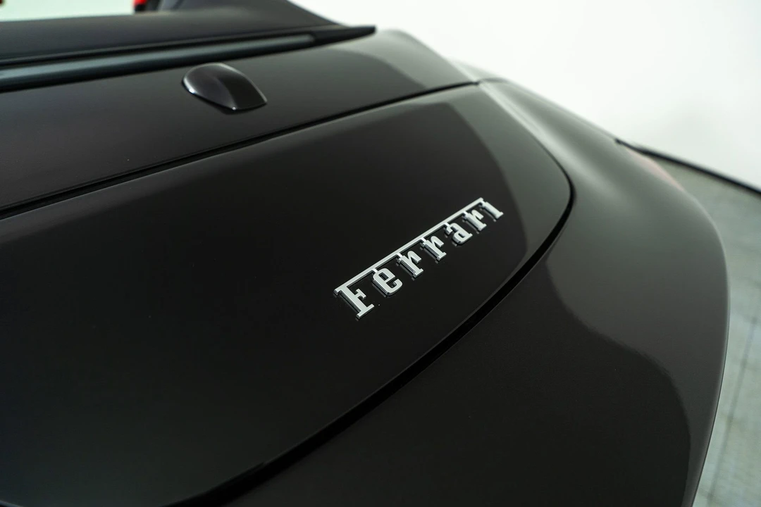 2025 Ferrari Roma Spider - Image 13 of 31