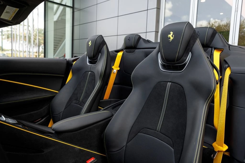 2025 Ferrari Roma Spider - Image 10 of 31