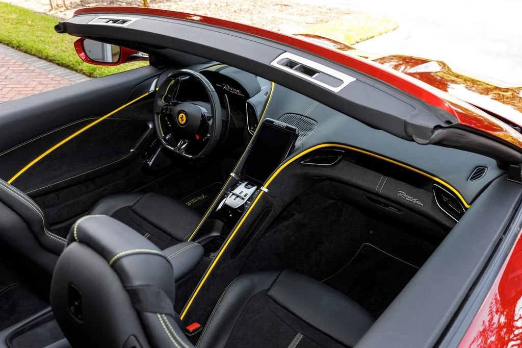 2025 Ferrari Roma Spider - Image 19 of 31