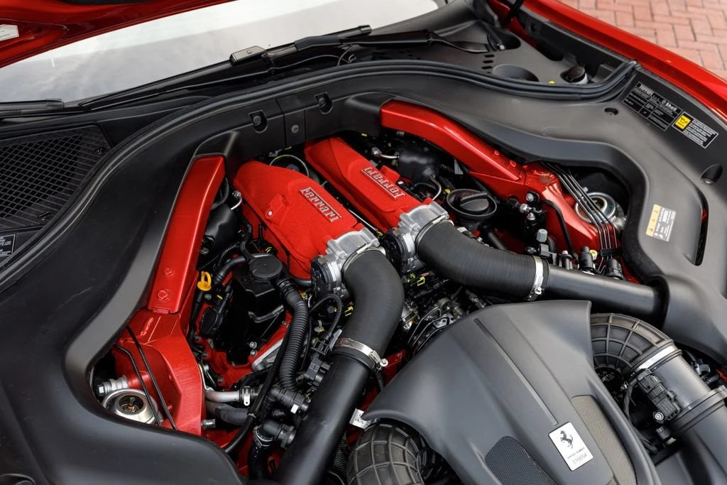 2025 Ferrari Roma Spider - Image 11 of 31