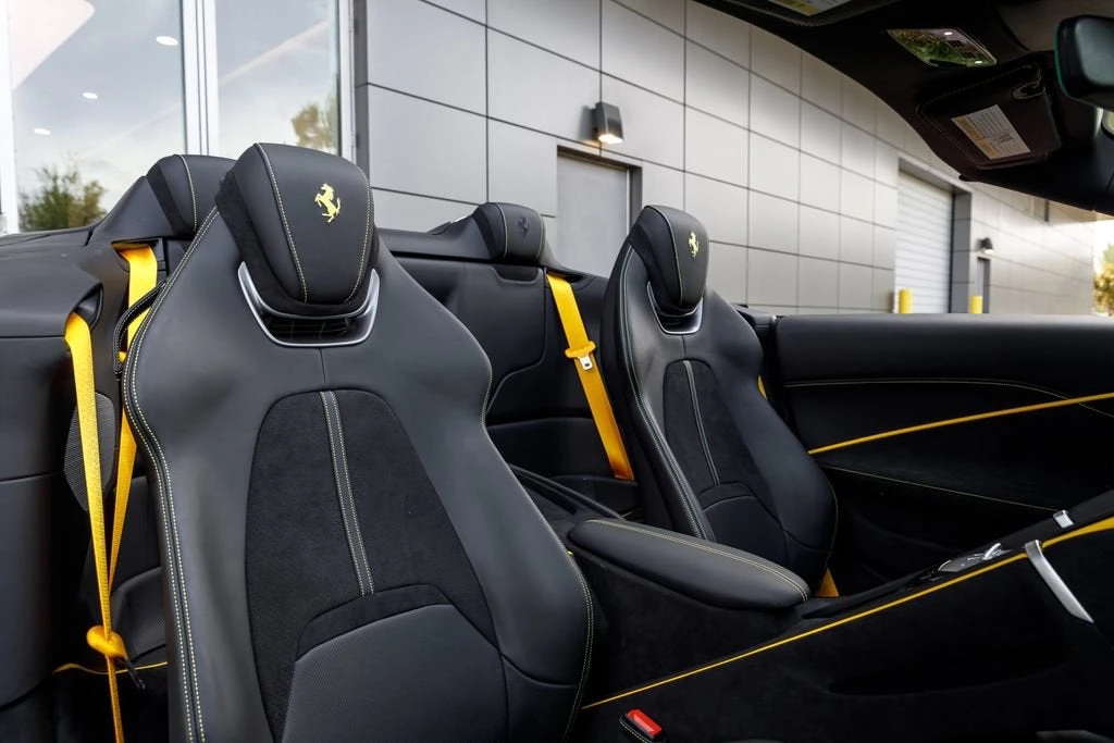 2025 Ferrari Roma Spider - Image 13 of 31