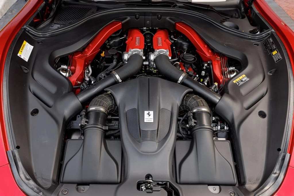 2025 Ferrari Roma Spider - Image 12 of 31