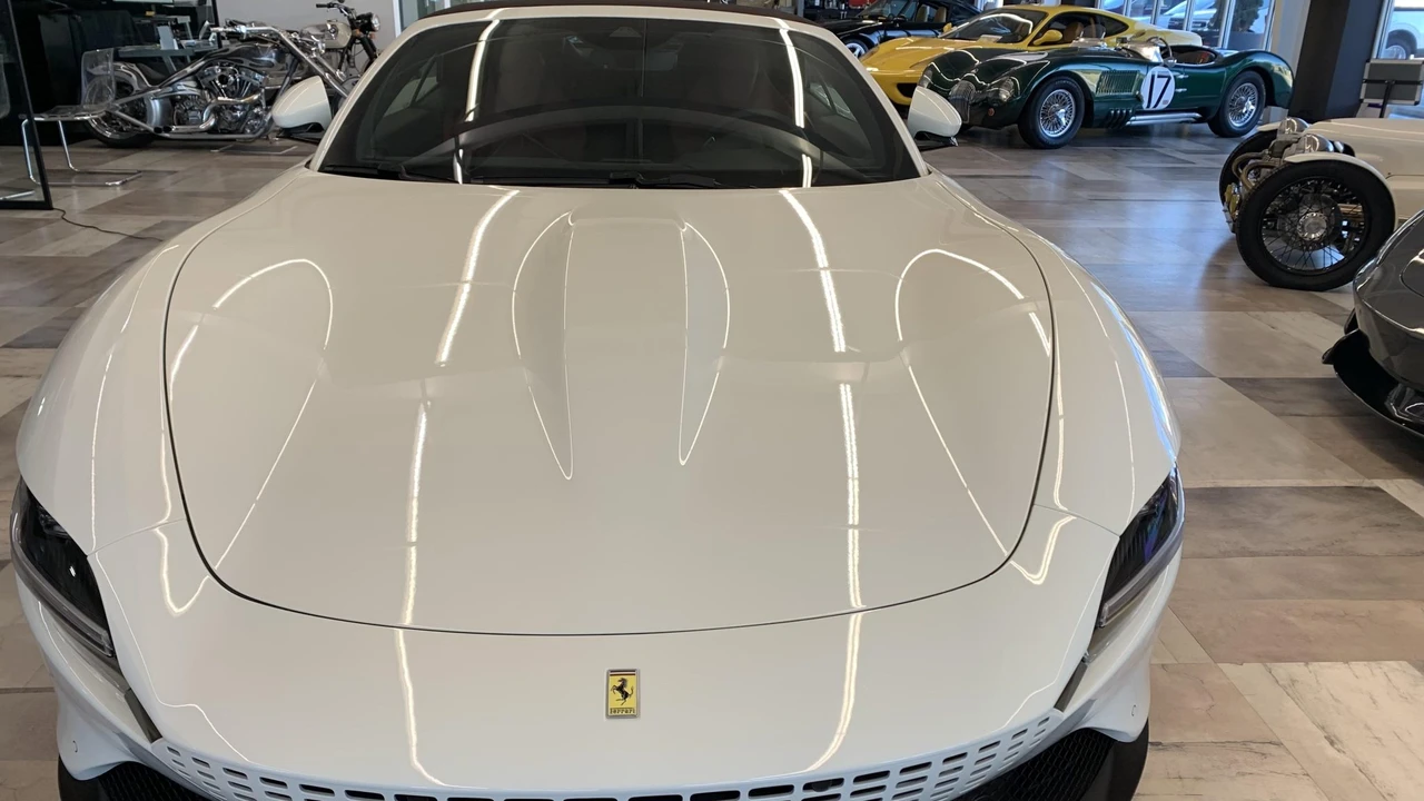 2025 Ferrari Roma Spider - Image 28 of 31